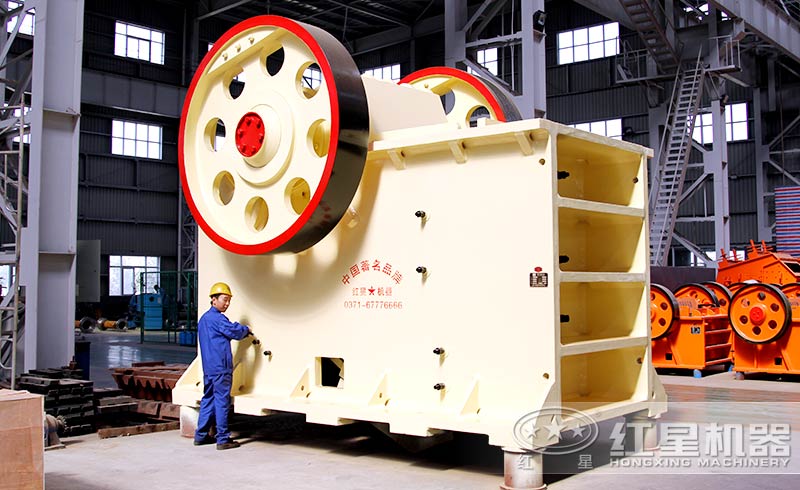 金礦的破碎設(shè)備顎式破碎機(jī)