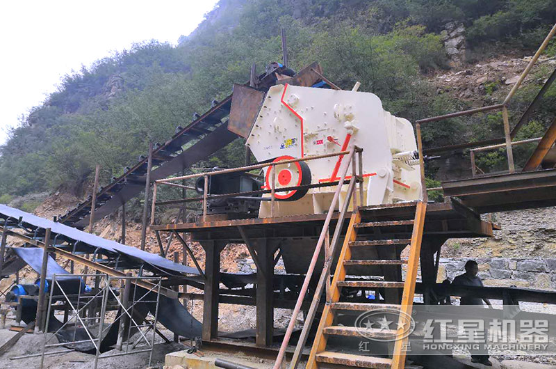 反擊破碎機(jī)工作現(xiàn)場(chǎng)圖片 反擊破碎機(jī)工作現(xiàn)場(chǎng)圖片