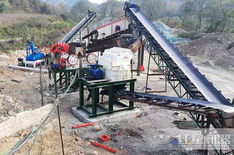 箱式破碎機(jī)制砂現(xiàn)場實(shí)拍圖 箱式破碎機(jī)制砂現(xiàn)場實(shí)拍圖