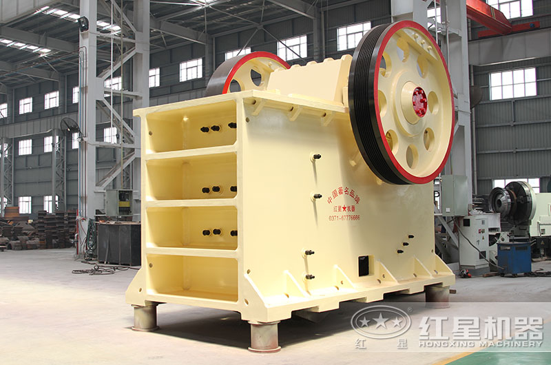 大型顎式破石機(jī)圖片 大型顎式破石機(jī)圖片