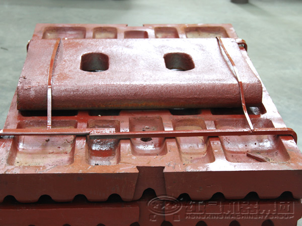 巖石破碎機(jī)肘板 巖石破碎機(jī)肘板