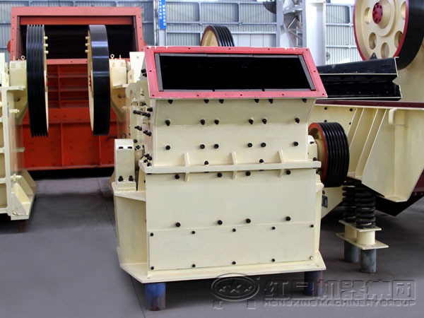 反擊高產(chǎn)破碎機