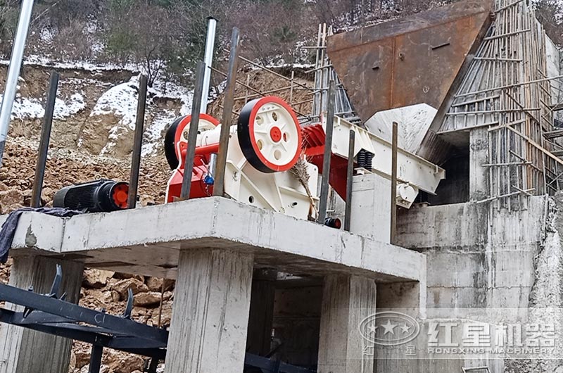 小型沙石破碎機(jī)工作現(xiàn)場圖片 小型沙石破碎機(jī)工作現(xiàn)場圖片