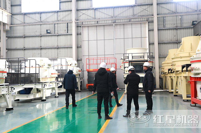 客戶到廠考察石頭制砂機 客戶到廠考察石頭制砂機