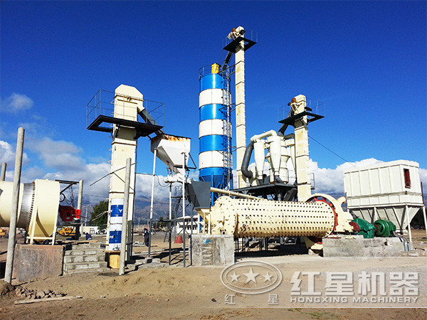 球磨機現(xiàn)場圖 球磨機現(xiàn)場圖