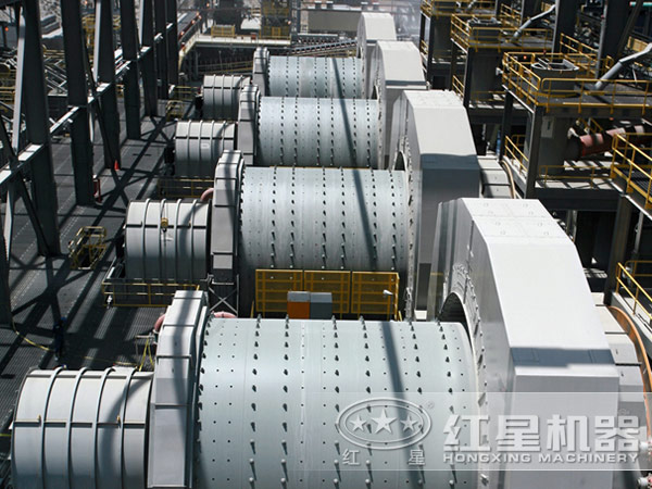 球磨機(jī)現(xiàn)場(chǎng)圖 球磨機(jī)現(xiàn)場(chǎng)圖