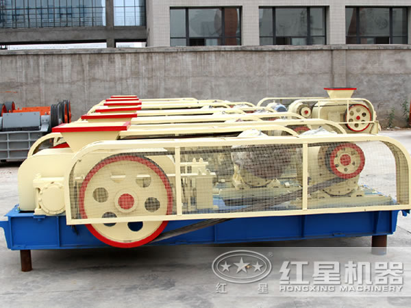 紅星機(jī)器對(duì)輥式破碎機(jī)圖片 紅星機(jī)器對(duì)輥式破碎機(jī)圖片