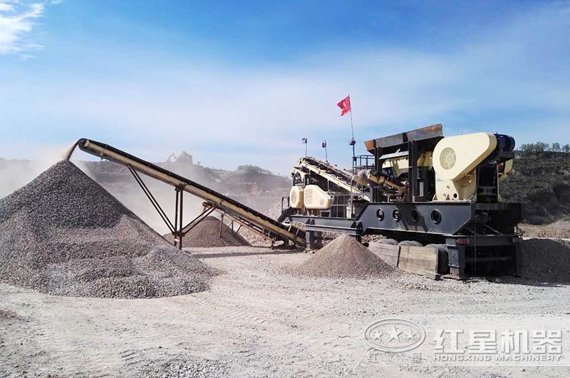 可生產(chǎn)出不同成品粒度的移動打石子機現(xiàn)場 可生產(chǎn)出不同成品粒度的移動打石子機現(xiàn)場