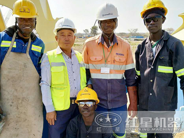 紅星機(jī)器技術(shù)人員現(xiàn)場(chǎng)指導(dǎo) 紅星機(jī)器技術(shù)人員現(xiàn)場(chǎng)指導(dǎo)