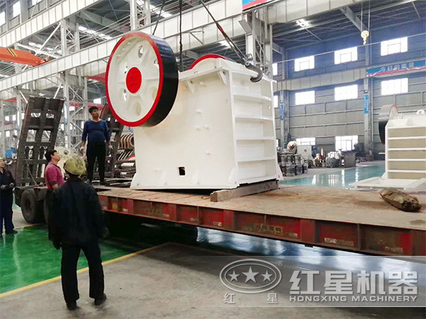 鐵礦石顎式破碎機(jī)發(fā)貨現(xiàn)場 鐵礦石顎式破碎機(jī)發(fā)貨現(xiàn)場
