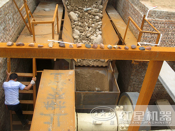 花崗巖破碎機現(xiàn)場檢查圖 花崗巖破碎機現(xiàn)場檢查圖