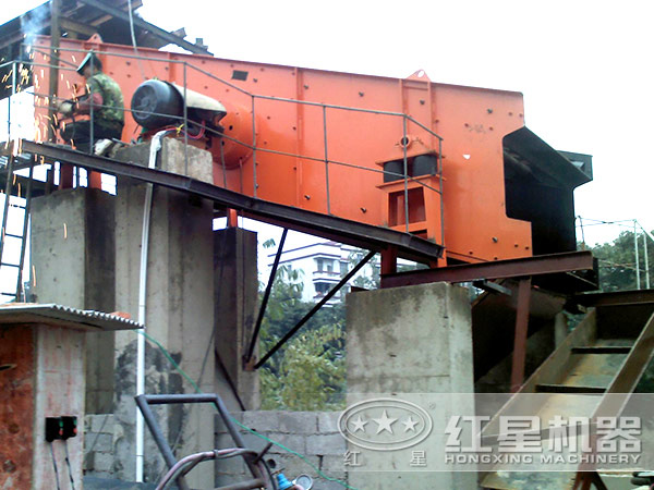 HX振動(dòng)篩現(xiàn)場(chǎng)工作圖 HX振動(dòng)篩現(xiàn)場(chǎng)工作圖