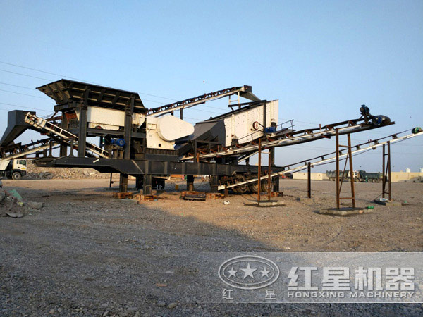 小型流動瀝青破碎機(jī)現(xiàn)場圖 小型流動瀝青破碎機(jī)現(xiàn)場圖