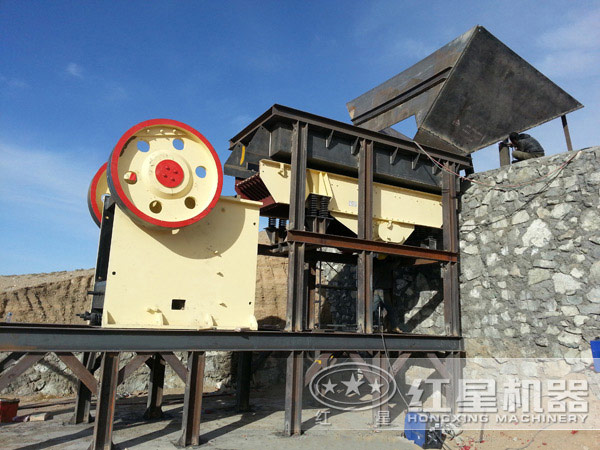 石頭顎式破碎機(jī)現(xiàn)場圖 石頭顎式破碎機(jī)現(xiàn)場圖