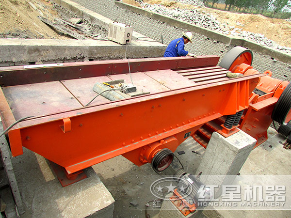 礦石給料機(jī)的現(xiàn)場(chǎng)安裝調(diào)試 礦石給料機(jī)的現(xiàn)場(chǎng)安裝調(diào)試