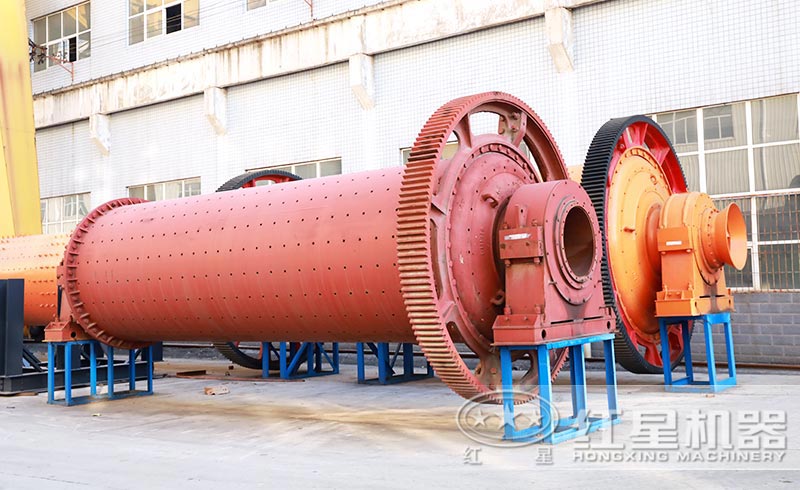 紅星機(jī)器球磨機(jī)廠家一角 紅星機(jī)器球磨機(jī)廠家一角