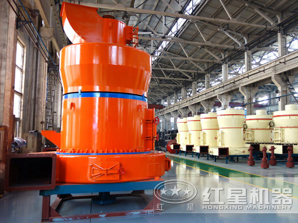 膨潤土磨粉機生產(chǎn)車間 膨潤土磨粉機生產(chǎn)車間