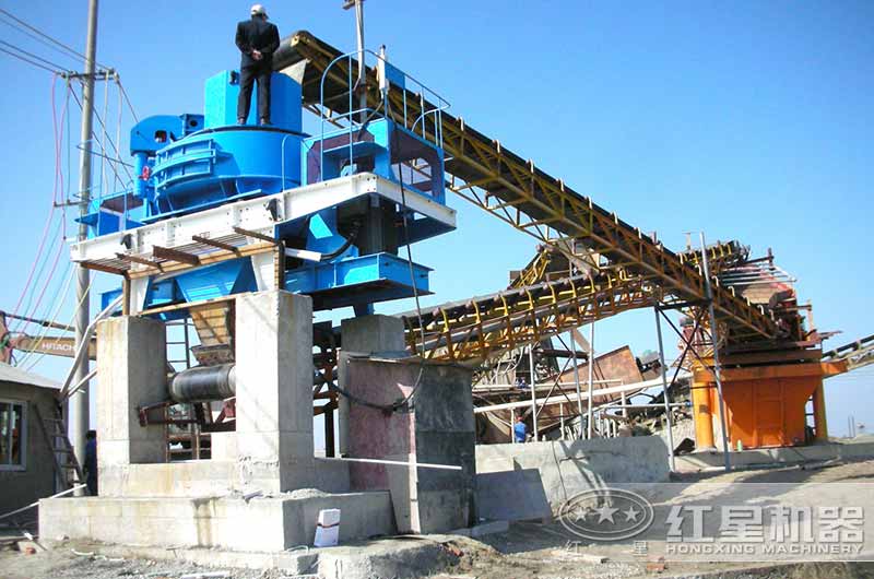 小型碎沙機-碎石制沙現(xiàn)場