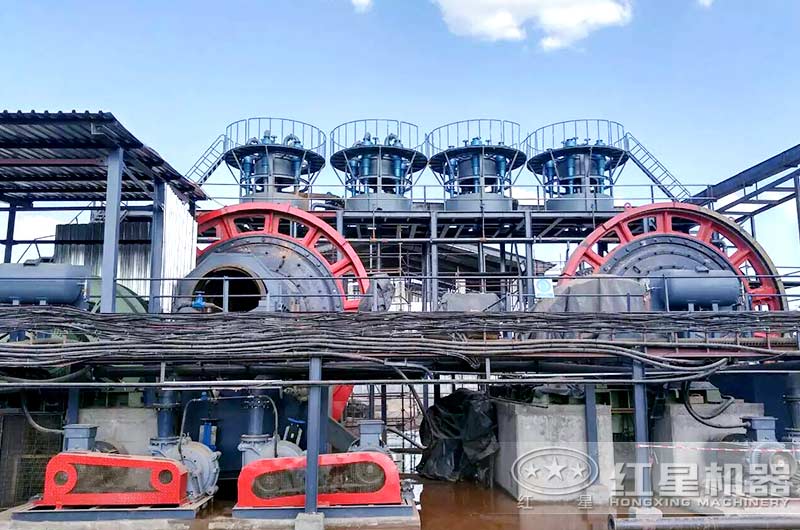 日產(chǎn)5000噸球磨機(jī)現(xiàn)場(chǎng) 日產(chǎn)5000噸球磨機(jī)現(xiàn)場(chǎng)