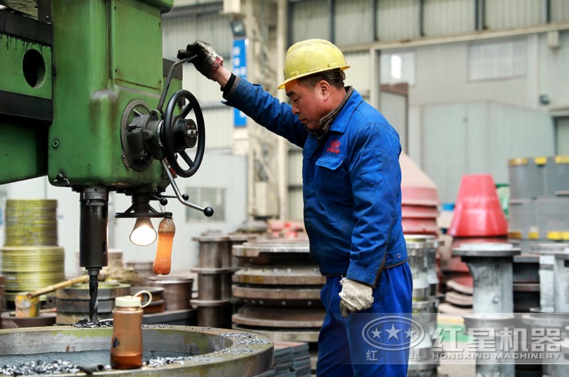 紅星車間工人作業(yè)現(xiàn)場 紅星車間工人作業(yè)現(xiàn)場