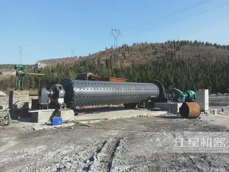 球磨機(jī)作業(yè)現(xiàn)場 球磨機(jī)作業(yè)現(xiàn)場