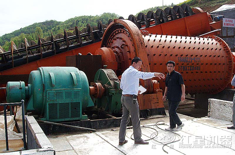 紅星機(jī)器指導(dǎo)用戶安裝球磨機(jī)設(shè)備 紅星機(jī)器指導(dǎo)用戶安裝球磨機(jī)設(shè)備