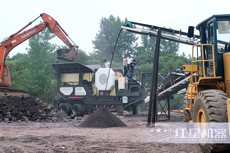 煤矸石破碎現(xiàn)場(chǎng) 煤矸石破碎現(xiàn)場(chǎng)