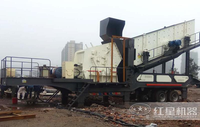 時(shí)產(chǎn)200方車載混凝土砂石粉碎機(jī)作業(yè)現(xiàn)場 時(shí)產(chǎn)200方車載混凝土砂石粉碎機(jī)作業(yè)現(xiàn)場