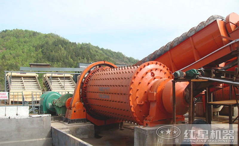 尾礦處理作業(yè)現(xiàn)場(chǎng) 尾礦處理作業(yè)現(xiàn)場(chǎng)