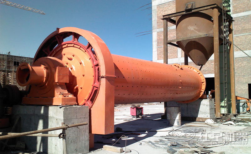 球磨機(jī)生產(chǎn)現(xiàn)場(chǎng) 球磨機(jī)生產(chǎn)現(xiàn)場(chǎng)