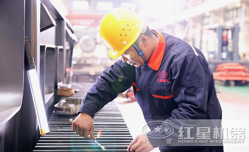 紅星機器工人作業(yè)圖 紅星機器工人作業(yè)圖