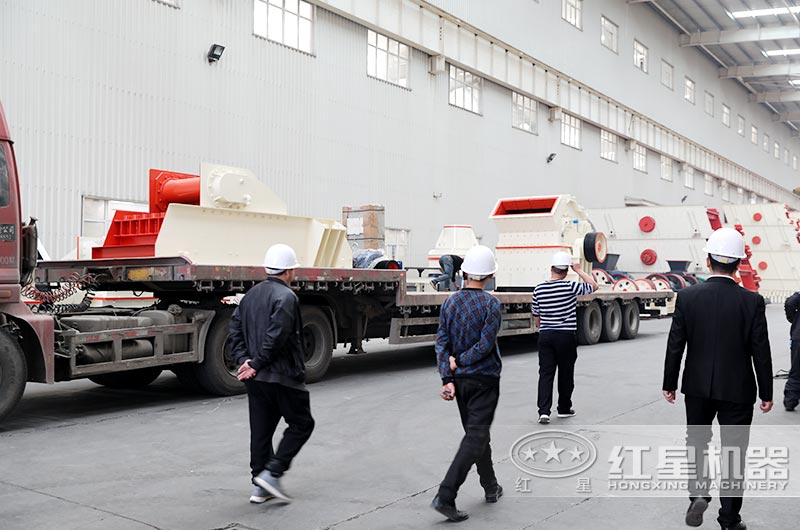 用戶參觀紅星機(jī)器2萬到4萬小型打沙機(jī) 用戶參觀紅星機(jī)器2萬到4萬小型打沙機(jī)