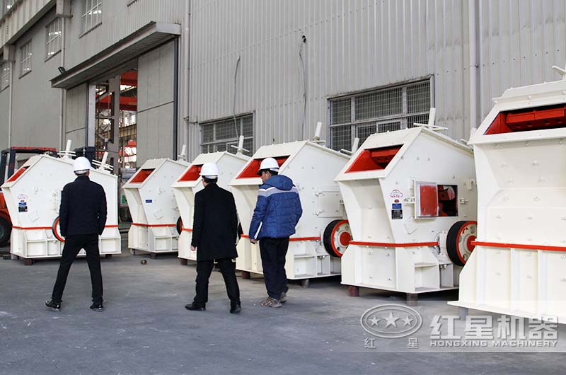 客戶參觀紅星機(jī)器黏土破碎機(jī) 客戶參觀紅星機(jī)器黏土破碎機(jī)