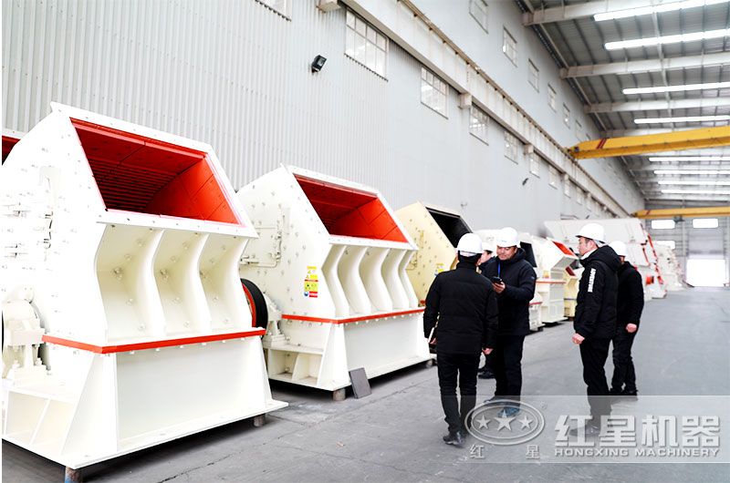 用戶參觀紅星機(jī)器玻璃粉碎機(jī)車間 用戶參觀紅星機(jī)器玻璃粉碎機(jī)車間