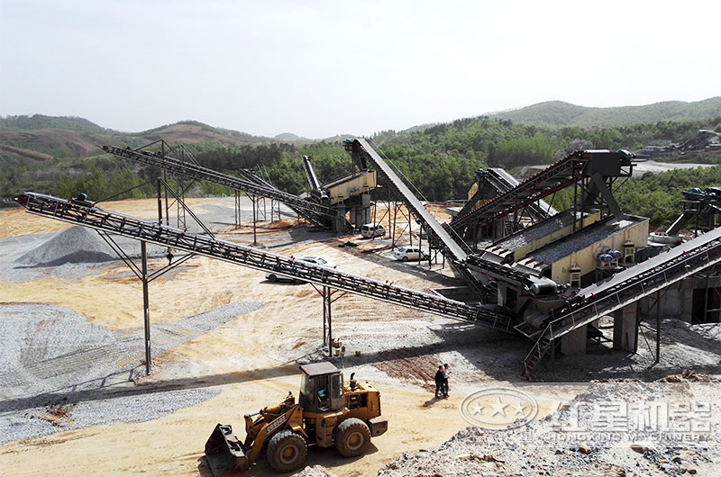 四組合式移動石子破碎機(jī) 四組合式移動石子破碎機(jī)