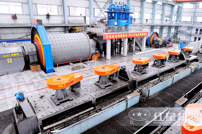 濕式球磨機作業(yè)現(xiàn)場 濕式球磨機作業(yè)現(xiàn)場