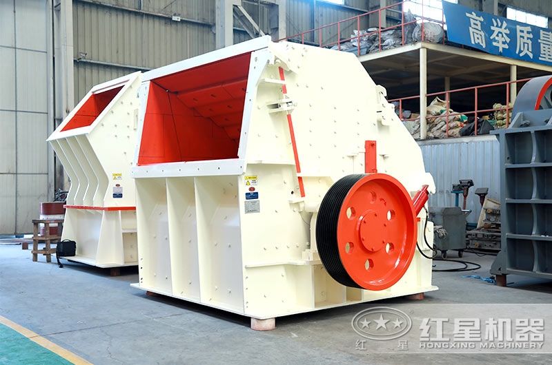 中碎式反擊破礦石粉碎機(jī) 中碎式反擊破礦石粉碎機(jī)