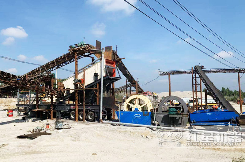 小型移動制砂機一體式機器作業(yè)現(xiàn)場 小型移動制砂機一體式機器作業(yè)現(xiàn)場