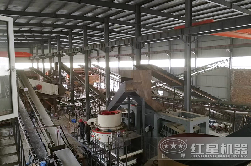 一套制砂機生產(chǎn)線作業(yè)現(xiàn)場