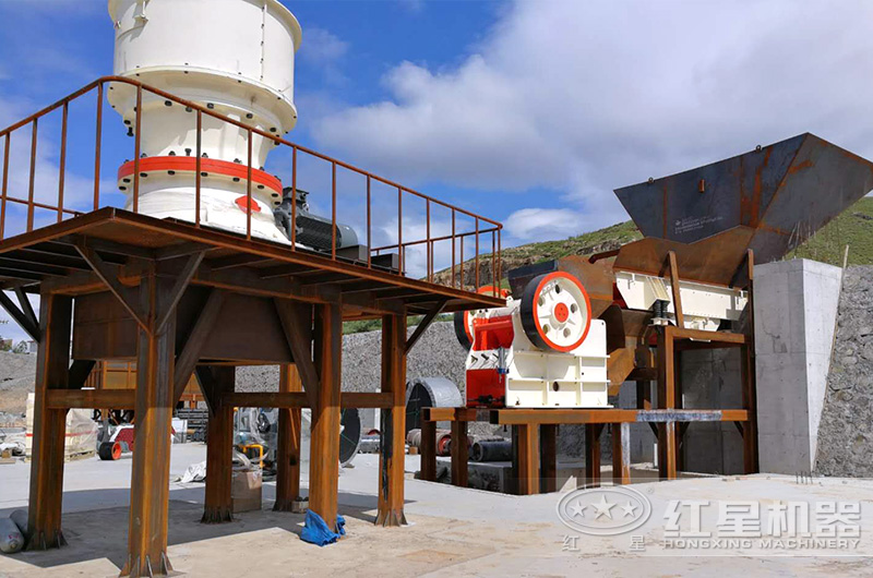 湖北黃岡花崗巖碎石作業(yè)現(xiàn)場(chǎng)