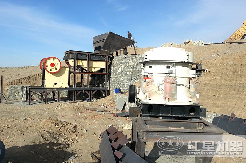 花崗巖破碎生產(chǎn)現(xiàn)場 花崗巖破碎生產(chǎn)現(xiàn)場