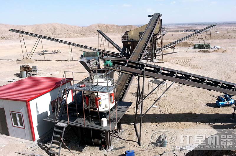 小型石頭粉碎機(jī)生產(chǎn)現(xiàn)場(chǎng) 小型石頭粉碎機(jī)生產(chǎn)現(xiàn)場(chǎng)