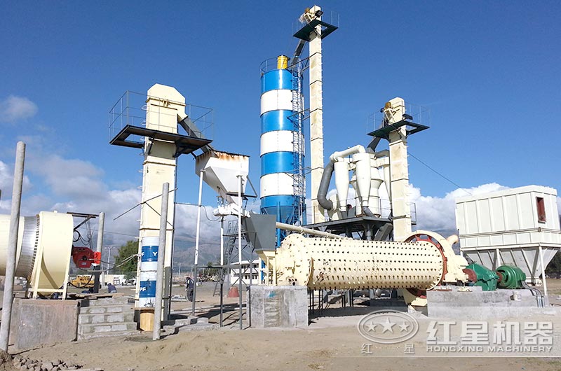 鐵礦球磨機(jī)生產(chǎn)現(xiàn)場(chǎng)圖 鐵礦球磨機(jī)生產(chǎn)現(xiàn)場(chǎng)圖