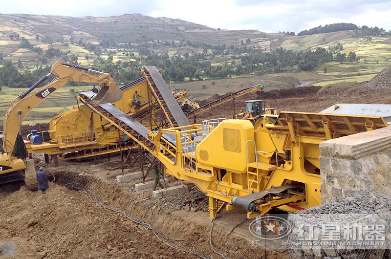 建筑垃圾破碎設(shè)備生產(chǎn)線二合一配置，聯(lián)機(jī)作業(yè)