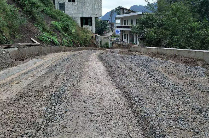 公路上的碎石子 公路上的碎石子