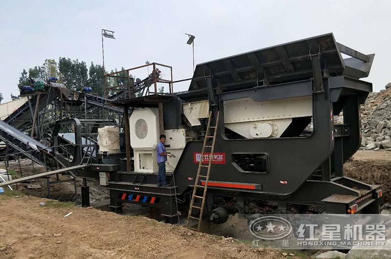移動(dòng)破碎機(jī)生產(chǎn)現(xiàn)場(chǎng) 移動(dòng)破碎機(jī)生產(chǎn)現(xiàn)場(chǎng)