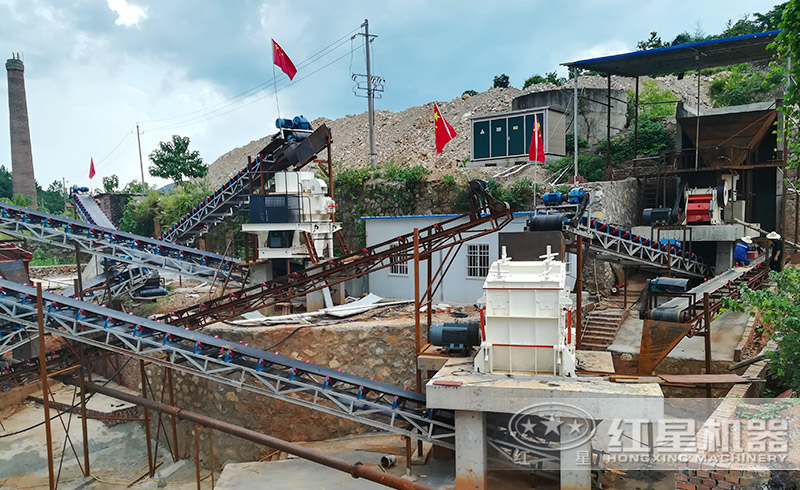 石灰石破碎生產(chǎn)現(xiàn)場(chǎng) 石灰石破碎生產(chǎn)現(xiàn)場(chǎng)